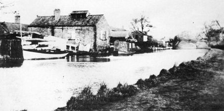 The canal and Clayton's Wharf in about 1950.Photograph courtesy of Nottinghamshire County Library Service.